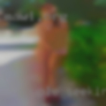 Couple seeking threesome